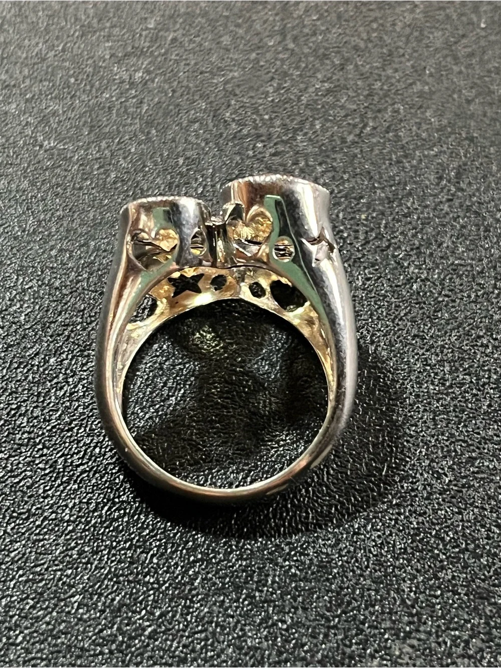 Sterling silver ring w/ 4 citrine gemstones. Sz 7. Pretty, unique design. 925